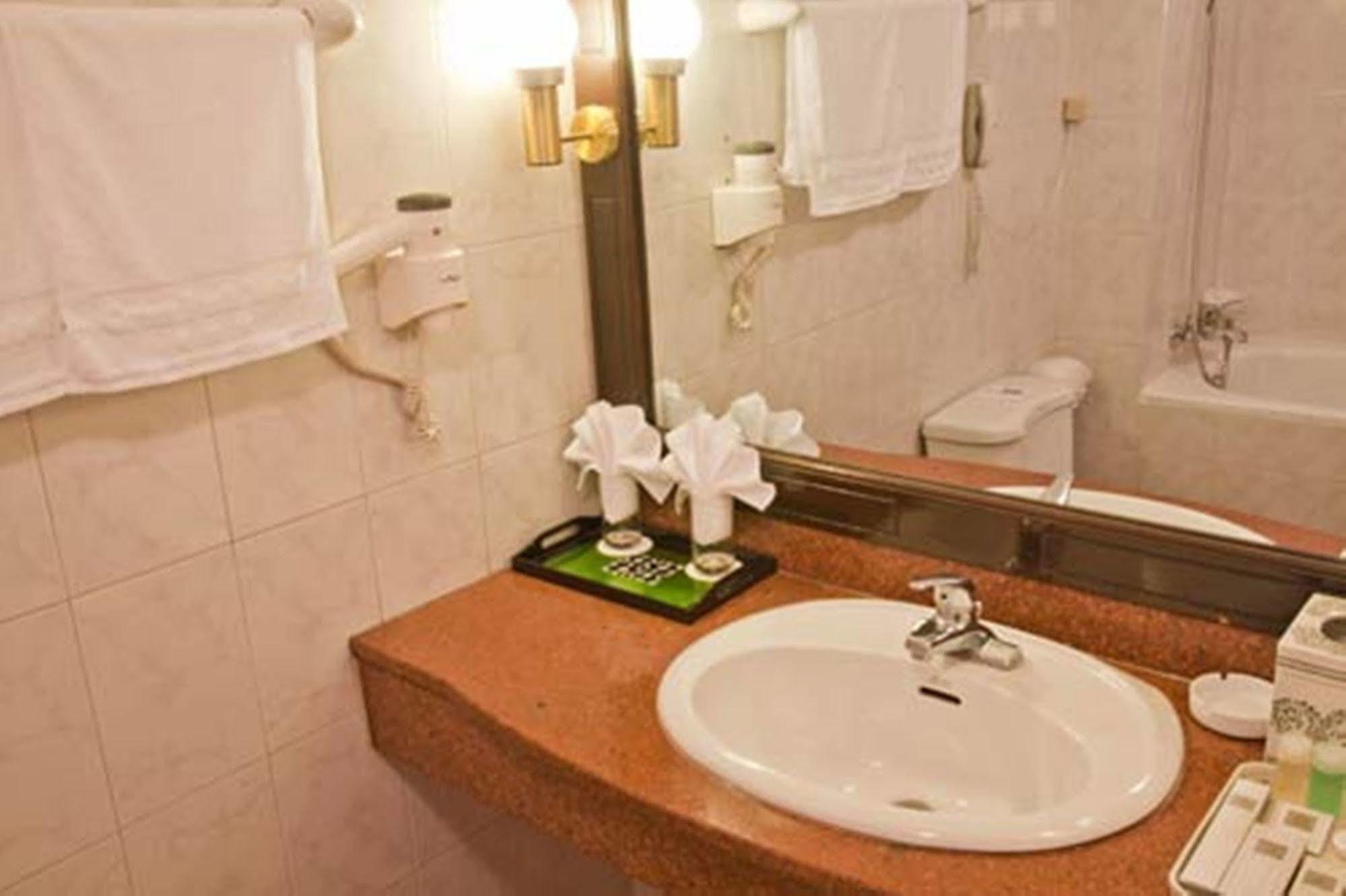 Green Park Hotel 河内 外观 照片