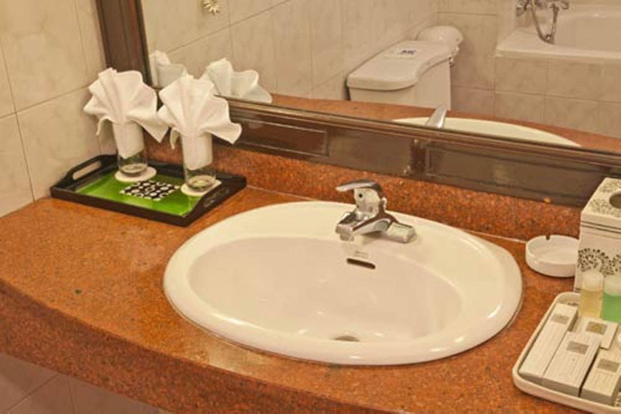 Green Park Hotel 河内 外观 照片