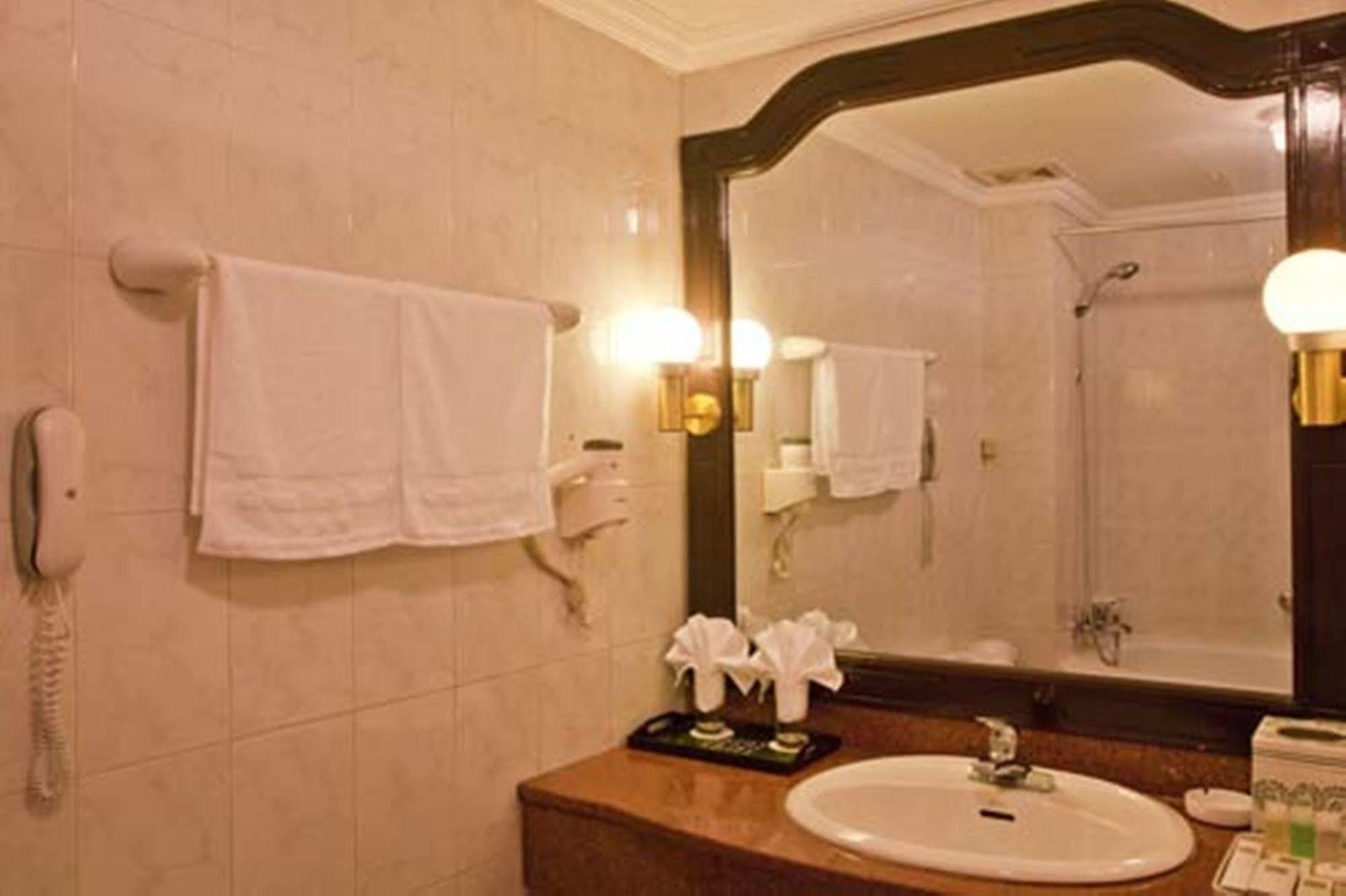 Green Park Hotel 河内 外观 照片