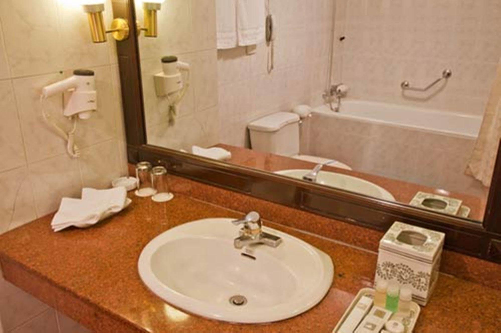 Green Park Hotel 河内 外观 照片